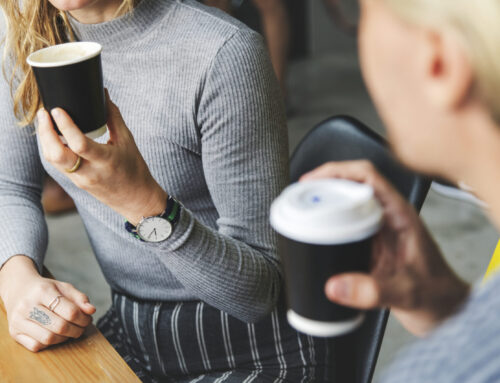 »Te descontarán hasta los minutos del café». Llega el control horario más estricto que han visto las empresas en España